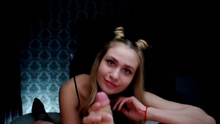 Улетный оральный секс с мастерски отсасывающей русской красоткой