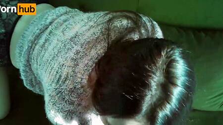 Поставил свою девушку в позу и страстно отодрал шлюшку сзади