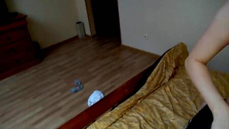 Роскошная Alice Redlips сладко стонет извиваясь на болте страстного пихаря