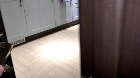 Зашел в комнату к девушке и подарил ей ни с чем не сравнимый оргазм