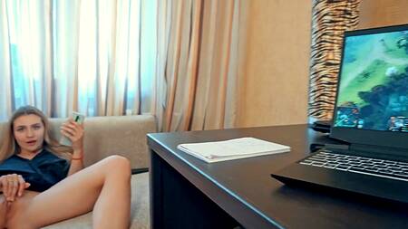 Хватит играть в доту, а лучше возьми меня во всех интересных позах