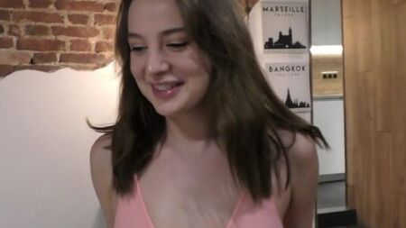 Наполнил ротик спермой после долгого изнурительного секса