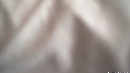 Потерлась сиськами об ствол и прибалдела от долго изнурительного секса