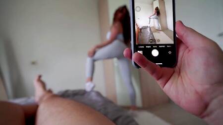 Снял на телефон как опытная в сексе краля балдеет от большого члена