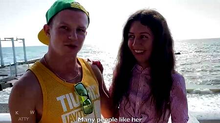 Альфа самец оприходовал девушку и куколда который решил посмотреть