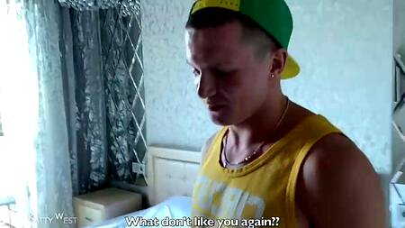 Альфа самец оприходовал девушку и куколда который решил посмотреть