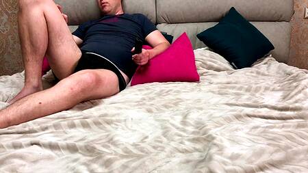 Лапал сестру сзади, а после вошел вошел в ее узенькую мокрую дырочку