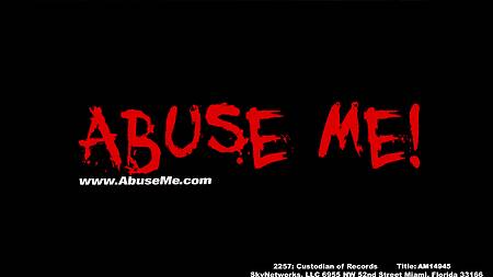 Лысый здоровяк вертит на мясистом члене миниатюрную телочку