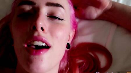 Незабываемое ощущение когда кончаешь девушке прямо в глотку