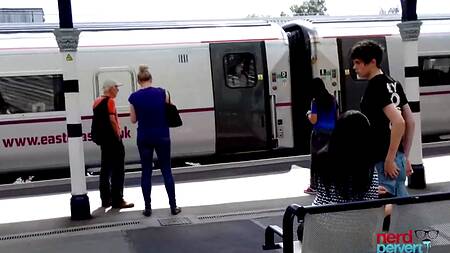 Толстуха голландского борделя высосала из члена туриста всю сперму