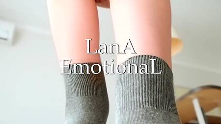 Удовлетворенный парень залил лицо спермой белокурой нимфе в очках