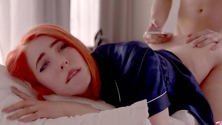 Пошалила с секс игрушкой, а после отдалась в мокрую дырочку