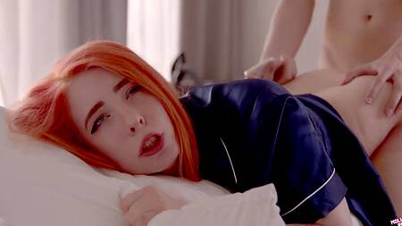 Пошалила с секс игрушкой, а после отдалась в мокрую дырочку