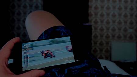 Открыла ротик и приняла смачную порцию спермы удовлетворенного бойфренда