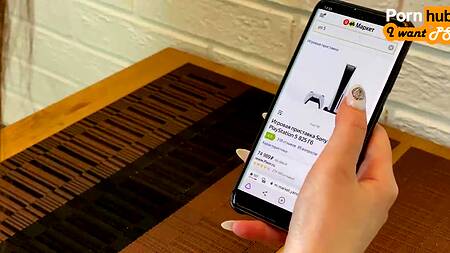 Снял трусы и сразу стал драть на кухне хорошенькую рыжую телочку