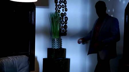 Завалил сучку на кухонный стол и страстно оприходовал до изнеможения