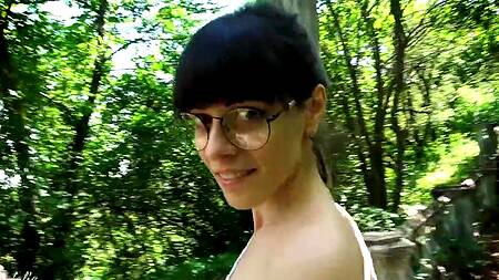 Отдыхая на природе не смогли удержаться и занялись долгим жарким сексом