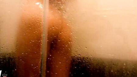 Улетное домашнее порево под душем с горячей блондинкой
