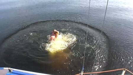 Улетное порево на яхте с русскими молодыми развратными сучками