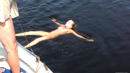 Улетное порево на яхте с русскими молодыми развратными сучками