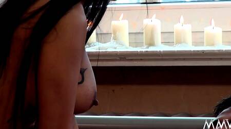 Зрелый самец прибалдел от жаркого секса втроем с двумя нимфами