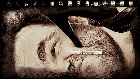 Сексапильная нимфа практикует анальный фистнг и громко пердит