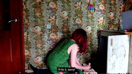 Куколд подглядывал как ебут его жену и слизал вытекающую из пезды сперму