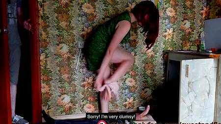 Куколд подглядывал как ебут его жену и слизал вытекающую из пезды сперму