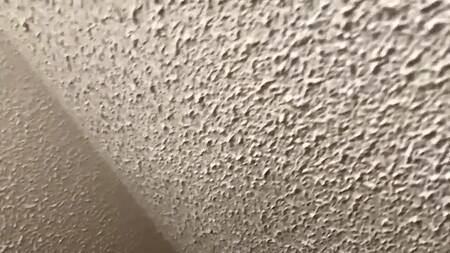 Русский пацан оприходовал соседскую девушку в подъезде на ступеньках