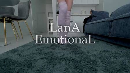 Хуястый чувак распечатал анал худенькой блонде в больших очках