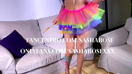 Пышногрудая белая нимфа умело строчит минет хуястому негритосу