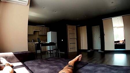 Жопастая нимфочка скрасила отдых парню своей мокрой дырочкой