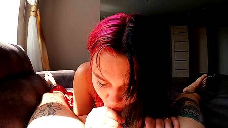 Жопастая нимфочка скрасила отдых парню своей мокрой дырочкой