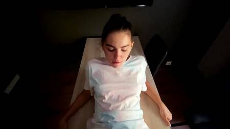 Оприходовал красивую телочку от первого лица и кончил прямо в киску