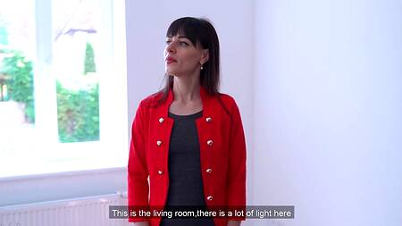 Риелторша Наталья  дала вылизать анус и засунуть туда член клиента