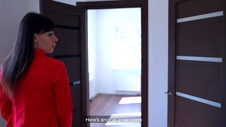 Риелторша Наталья  дала вылизать анус и засунуть туда член клиента