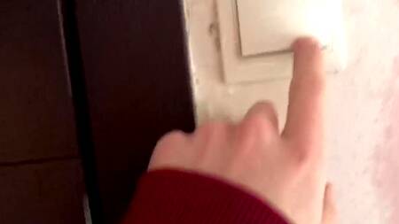 Русская краля рассчиталась с курьером влажным и очень узеньким влагалищем