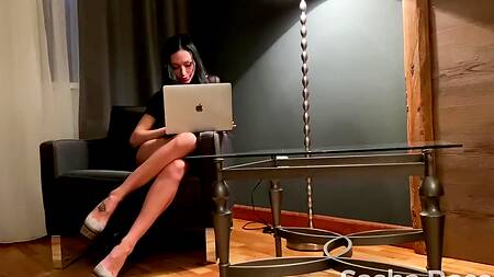 Страстные лесбиянки гоняют языками по влажным пилоткам