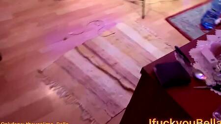 Завтрак в постель с членом на подносе для грудастой русской красавицы