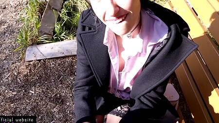 Запикапил в парке русскую сучку и страстно отодрал в ближайших кустах