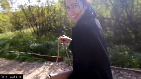 Запикапил в парке русскую сучку и страстно отодрал в ближайших кустах