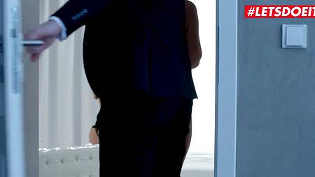 Очень страстный секс втроем ЖЖМ, красивое белье и громкие стоны!