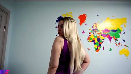 Если русская толстушка хочет трахаться, оказать не возможно