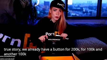 Рыжеволосая краля показывает мастерство орального секса