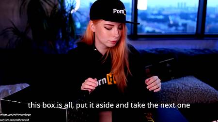 Рыжеволосая краля показывает мастерство орального секса