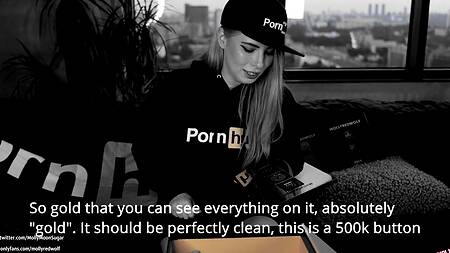 Рыжеволосая краля показывает мастерство орального секса