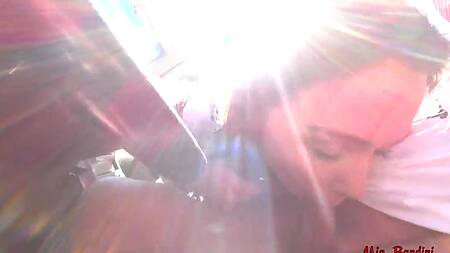 Экстремальный секс за рулем автомобиля с привлекательной сучкой