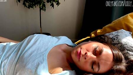 Проснулась и сразу на хуй тряся шикарными сиськами на счастливом парне