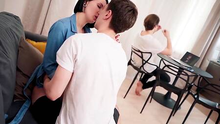 Русский куколд наблюдает как его телочку жарят большим членом