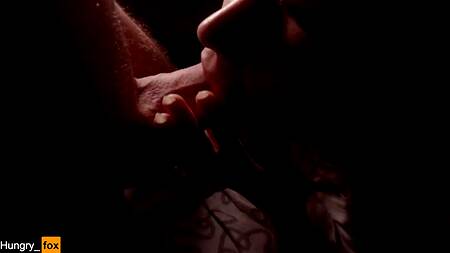 Горячая нимфа исполняет виртуозный минет от первого лица